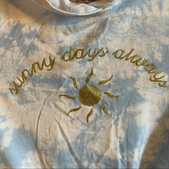 This is a girls size M (8). An SO brand from Kohl’s. Hooded and long sleeve. - Picture 2 of 3